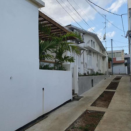Studio Pour Jusqu'A 4 Personnes Proche De L'Hopital Et Du Centre Ville 圣丹尼斯 外观 照片